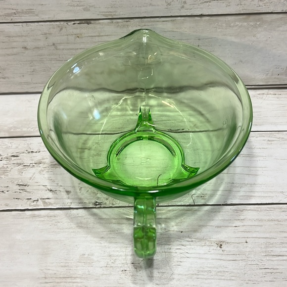 1930s vintage green depression glass batter pitcher mixing bowl, Hazel Atlas - Picture 4 of 9